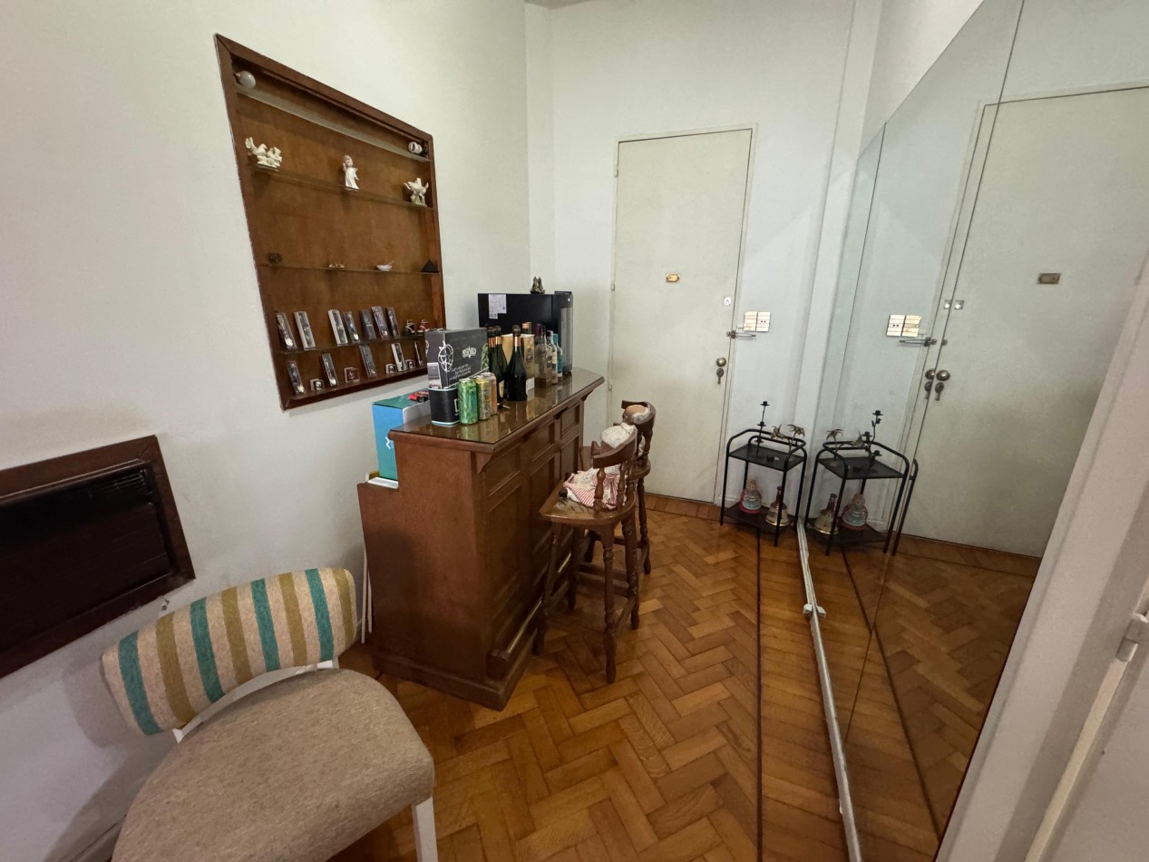  3 AMBIENTES CON DEPENDENCIA,PATIO Y BALCON A LA CALLE