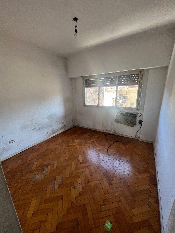 OPORTUNIDAD DEPARTAMENTO EN VENTA A RECICLAR CON LAVADERO Y BALCON 