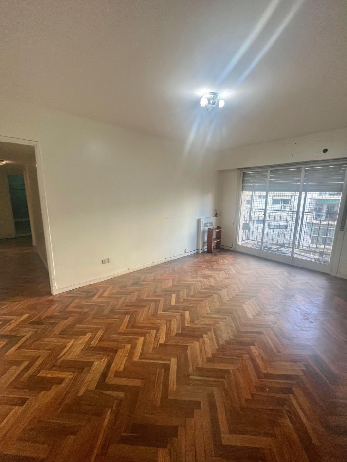 OPORTUNIDAD 3 AMBIENTES PARA RECICLAR CON BALCON EXCELENTE UBICACION