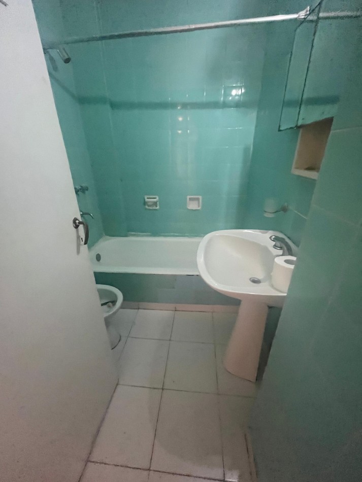 OPORTUNIDAD 3 AMBIENTES PARA RECICLAR CON BALCON EXCELENTE UBICACION