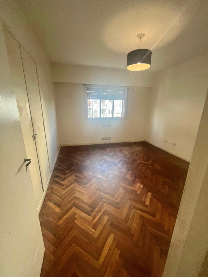 OPORTUNIDAD 3 AMBIENTES PARA RECICLAR CON BALCON EXCELENTE UBICACION
