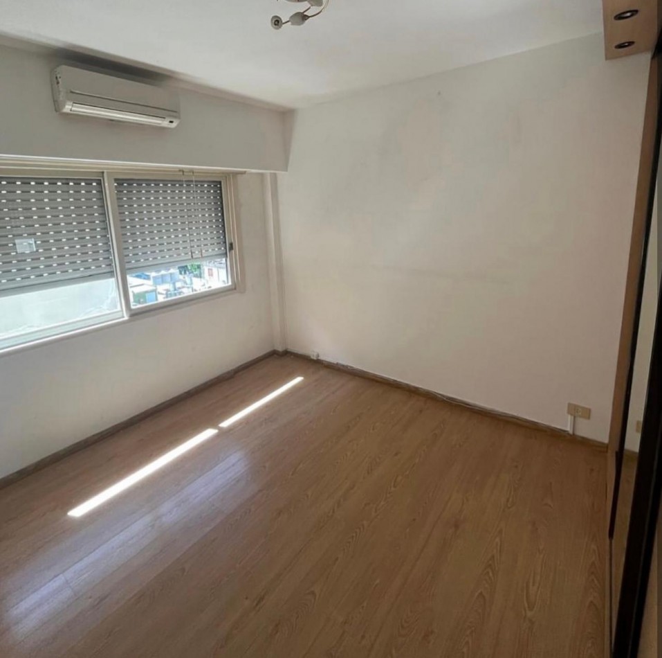 HERMOSO 2 AMBIENTES CON BALCON Y COCHERA