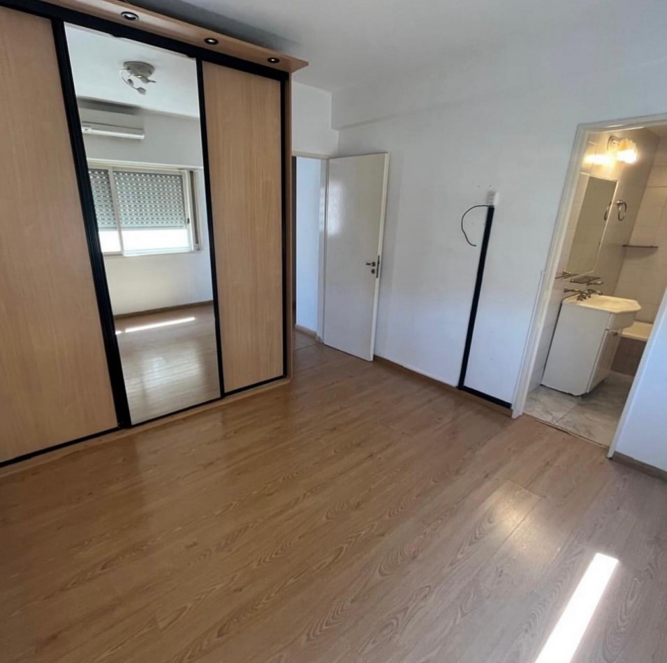 HERMOSO 2 AMBIENTES CON BALCON Y COCHERA