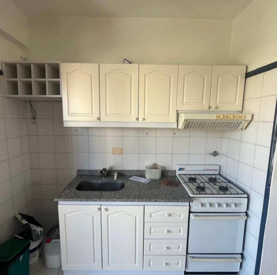 HERMOSO 2 AMBIENTES CON BALCON Y COCHERA