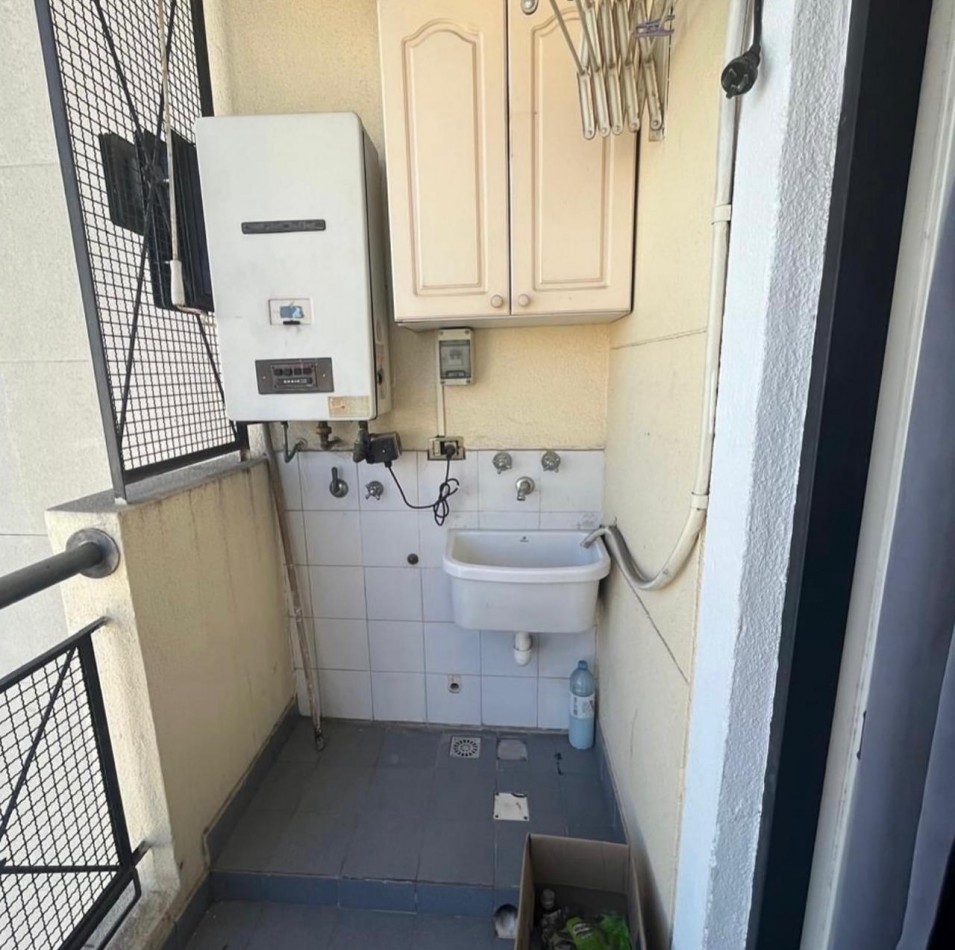 HERMOSO 2 AMBIENTES CON BALCON Y COCHERA