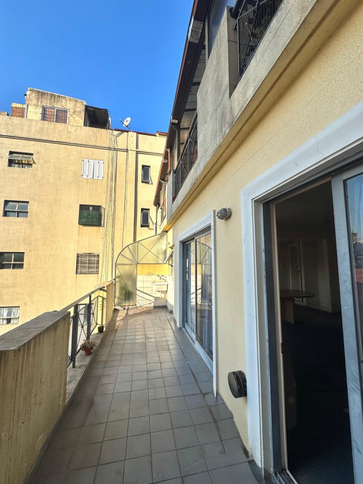 MONOAMBIENTE AMPLIO CON COCHERA Y BALCON GRANDE