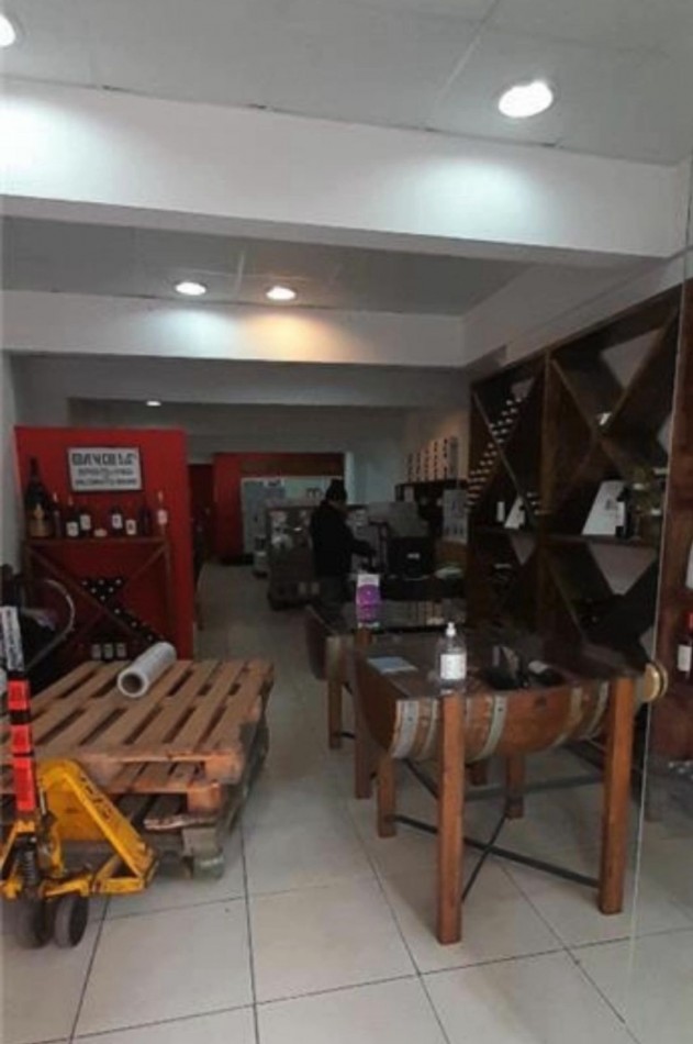 LOCAL COMERCIAL A LA CALLE PLANTA BAJA Y PRIMER PISO