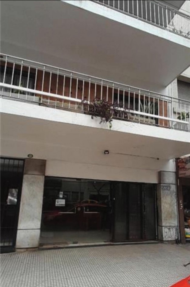 LOCAL COMERCIAL A LA CALLE PLANTA BAJA Y PRIMER PISO