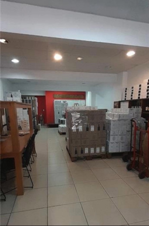 LOCAL COMERCIAL A LA CALLE PLANTA BAJA Y PRIMER PISO