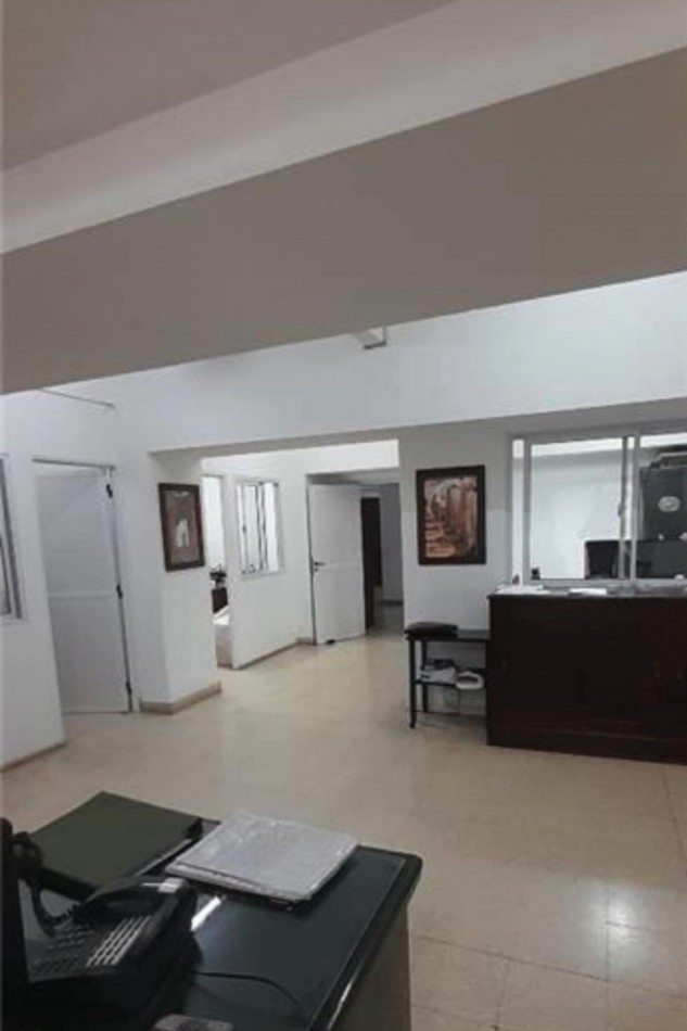 LOCAL COMERCIAL A LA CALLE PLANTA BAJA Y PRIMER PISO