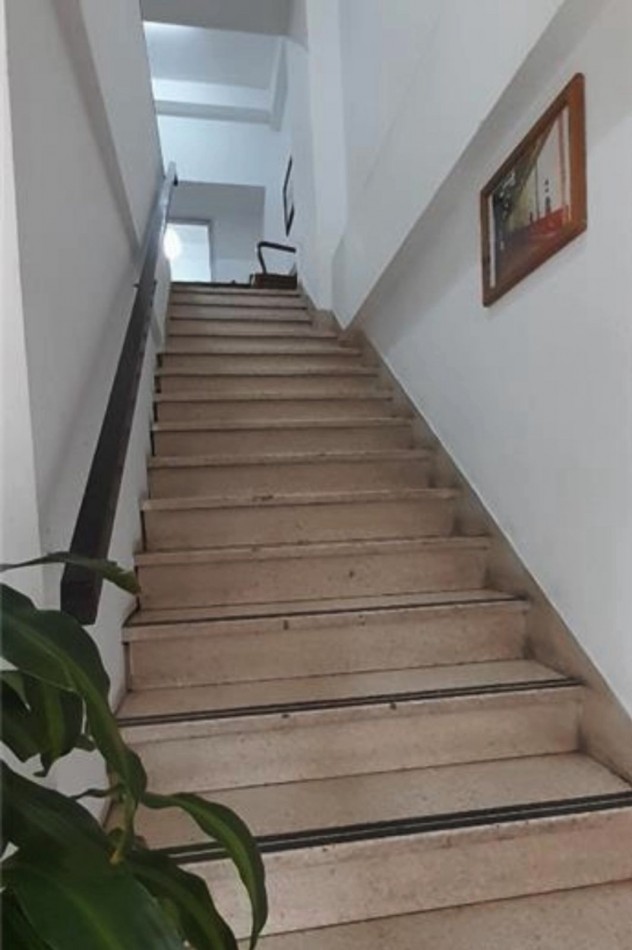 LOCAL COMERCIAL A LA CALLE PLANTA BAJA Y PRIMER PISO