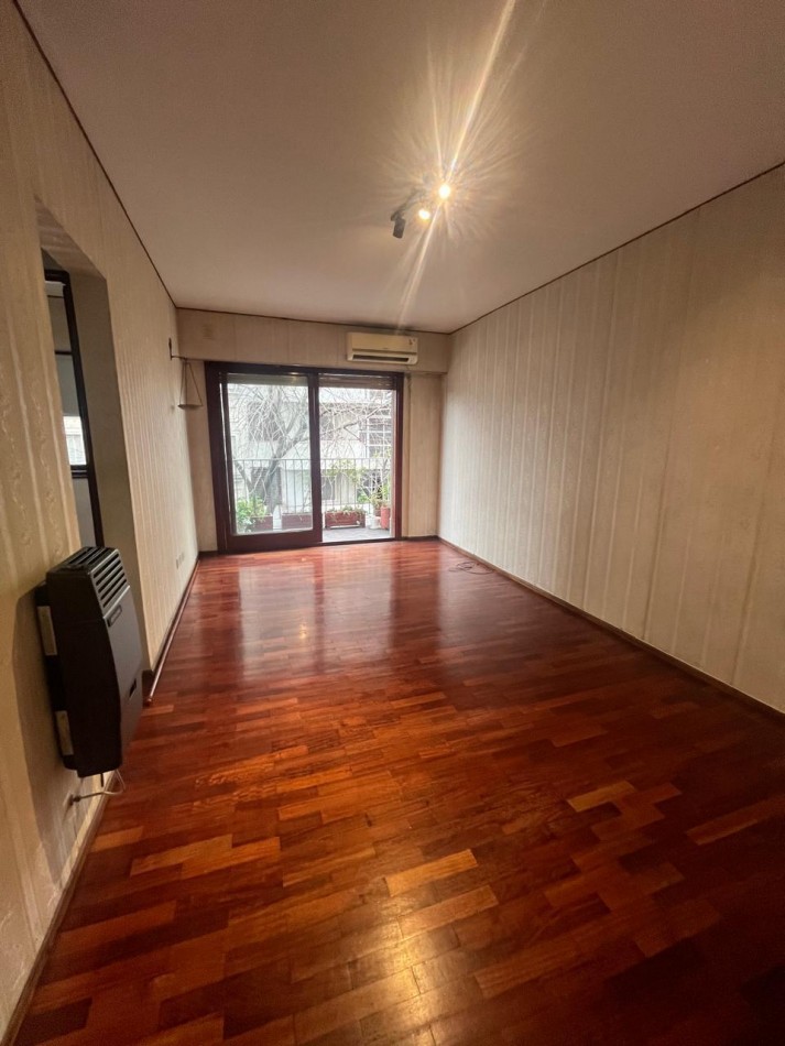 2 AMBIENTES CON BALCON ESQUINA AV SAN JUAN 