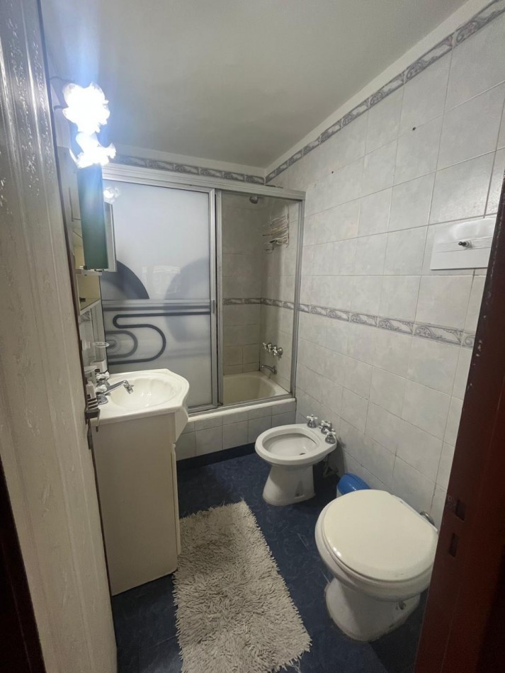 2 AMBIENTES CON BALCON ESQUINA AV SAN JUAN 