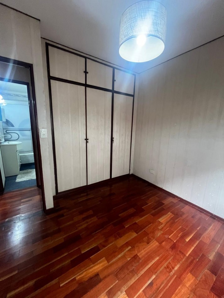 2 AMBIENTES CON BALCON ESQUINA AV SAN JUAN 