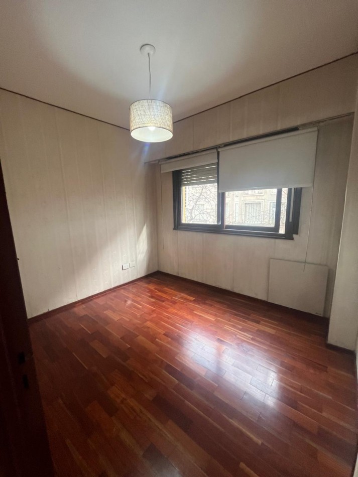 2 AMBIENTES CON BALCON ESQUINA AV SAN JUAN 