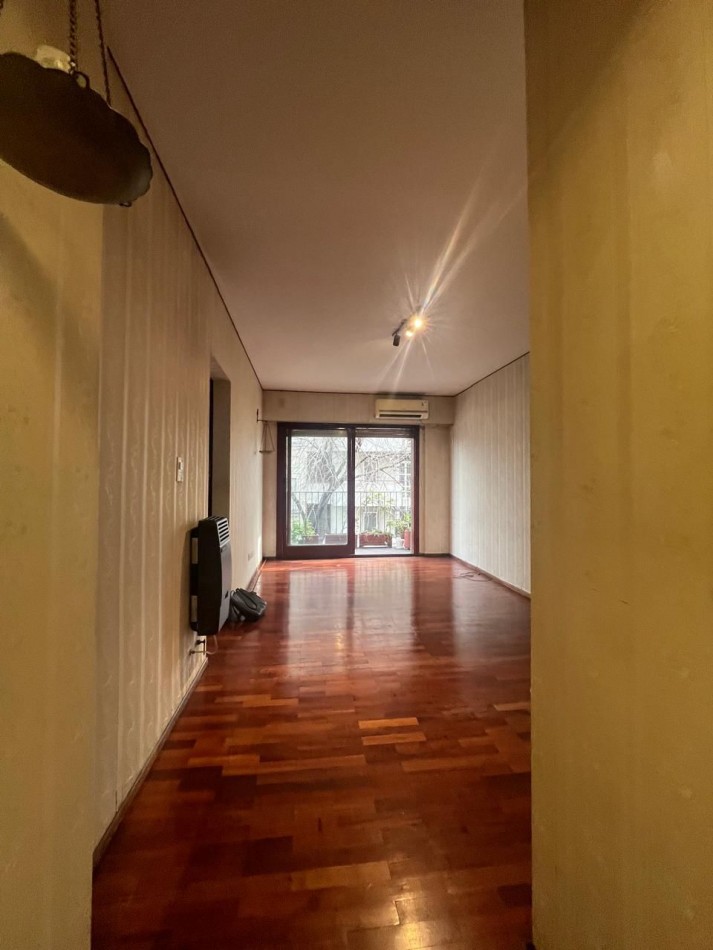 2 AMBIENTES CON BALCON ESQUINA AV SAN JUAN 