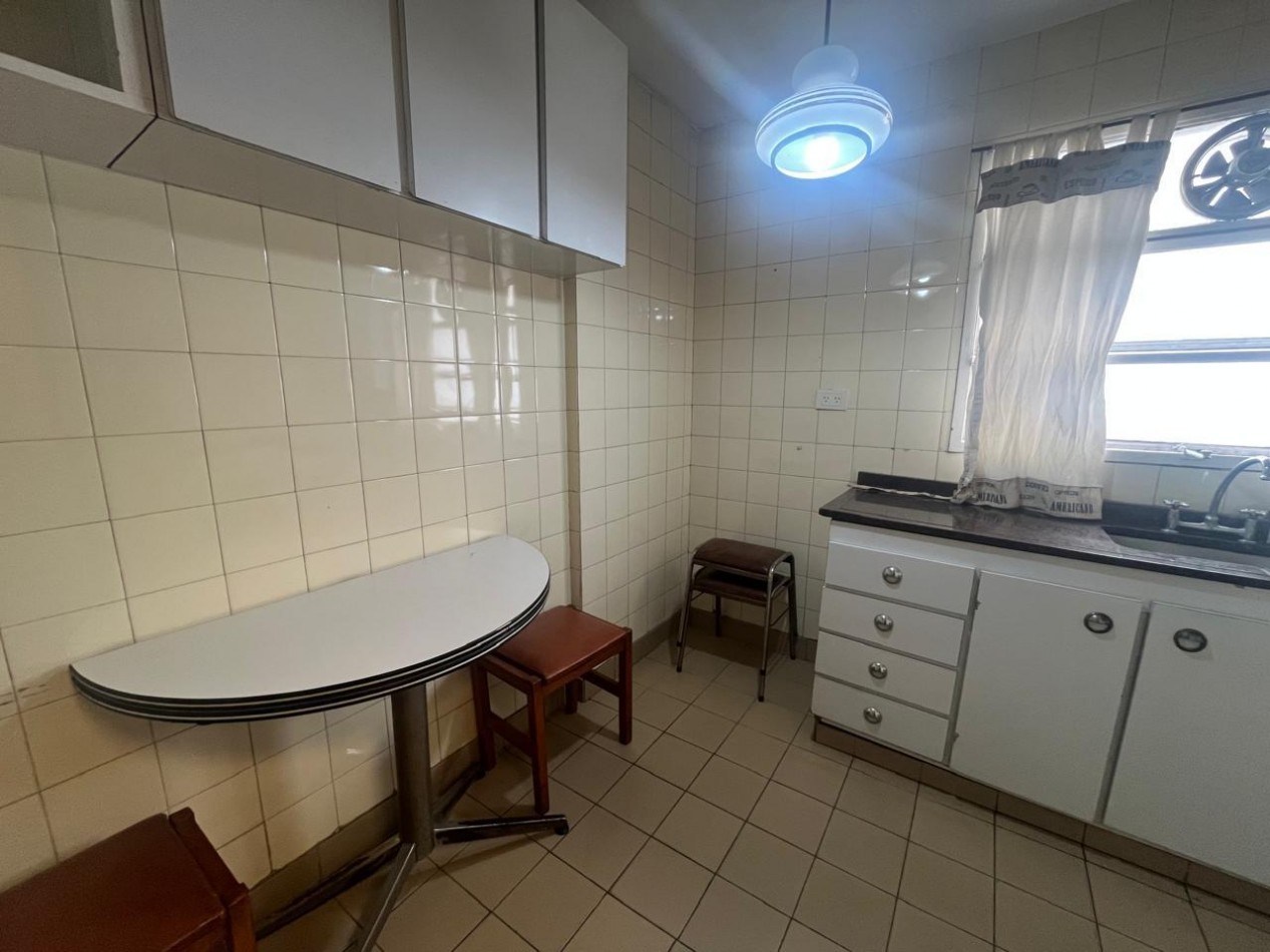 2 AMBIENTES CON BALCON ESQUINA AV SAN JUAN 