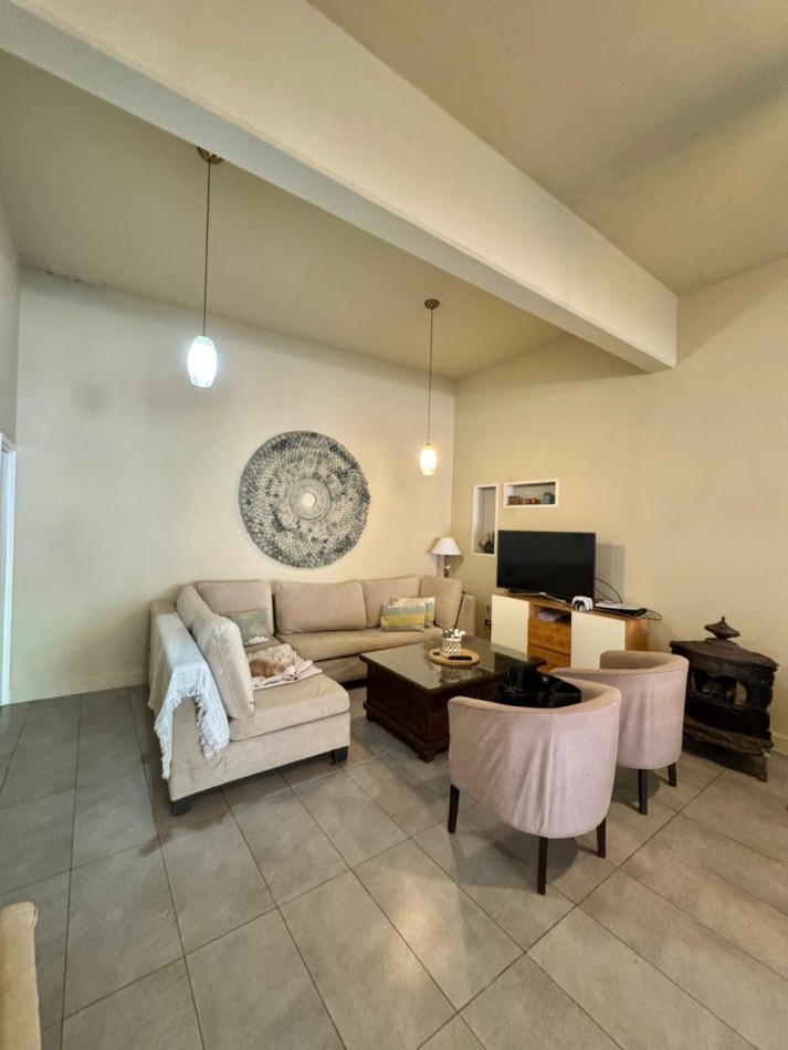 HERMOSA CASA RECICLADA A NUEVA TERRENO PROPIO