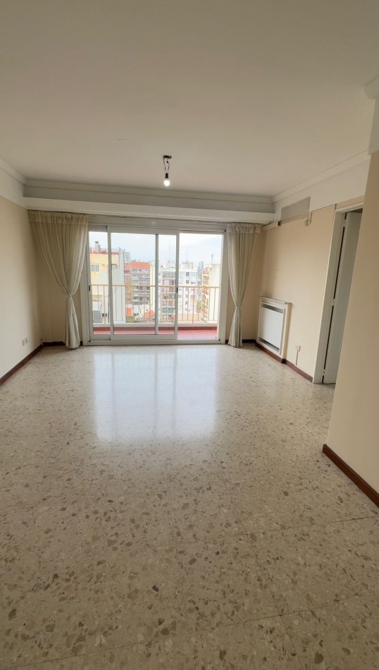 3 AMBIENTES EXCELENTE ESTADO BALCON Y LAVADERO, A METROS DE AV. MARTIN GARCIA