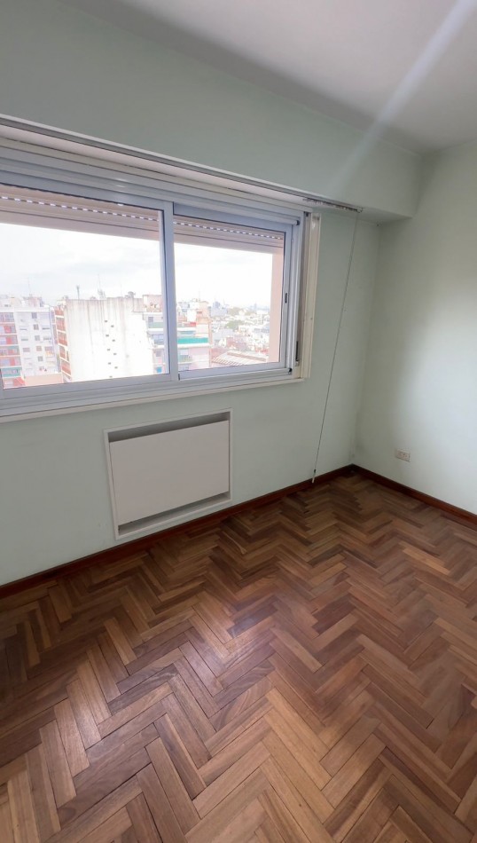 3 AMBIENTES EXCELENTE ESTADO BALCON Y LAVADERO, A METROS DE AV. MARTIN GARCIA