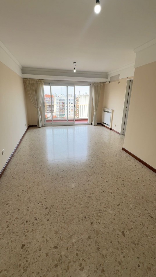 3 AMBIENTES EXCELENTE ESTADO BALCON Y LAVADERO, A METROS DE AV. MARTIN GARCIA