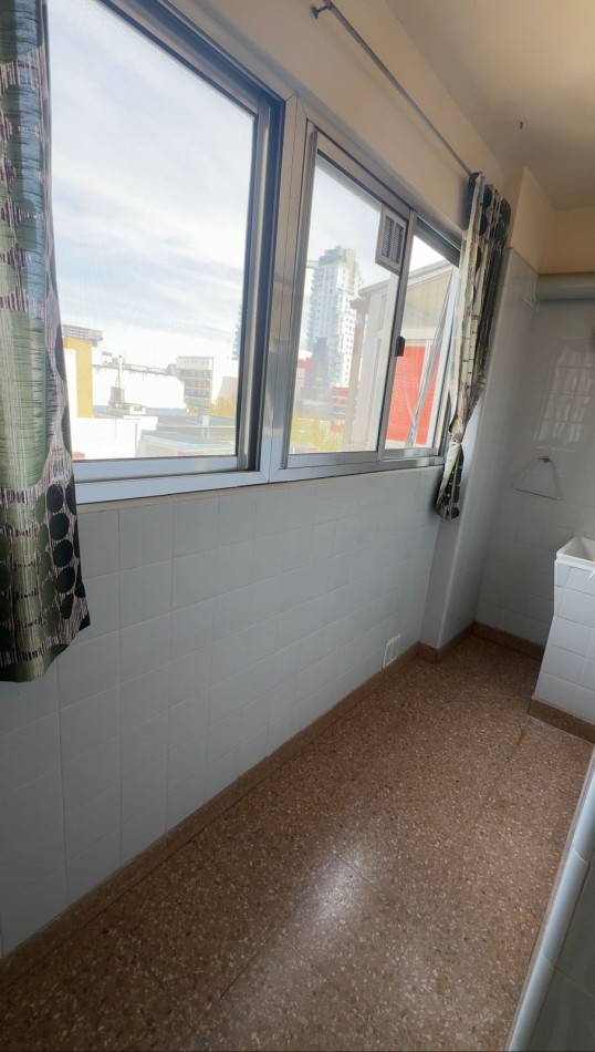 3 AMBIENTES EXCELENTE ESTADO BALCON Y LAVADERO, A METROS DE AV. MARTIN GARCIA