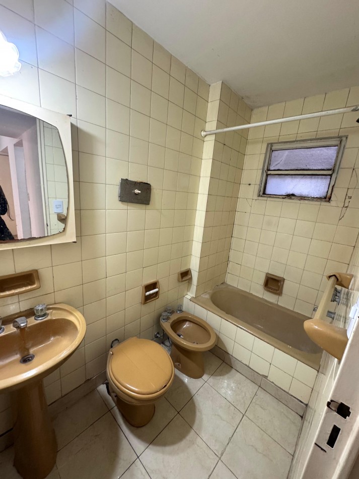 2 AMBIENTES SOBRE AV. INDEPENDENCIA