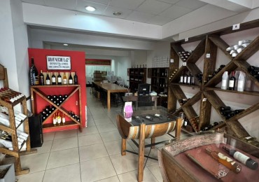 HERMOSO LOCAL COMERCIAL DOS PLANTAS AMPLIO METRAJE SOBRE AV INDEPENDENCIA