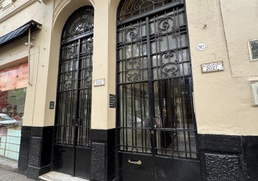 2 AMBIENTES CON ENTRE PISO SOBRE AV BELGRANO